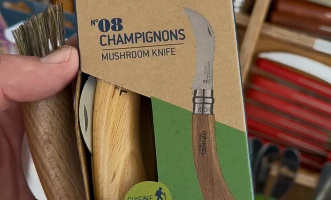 Boutique Guillet vous propose le couteau à champignons idéal à Saint-Galmier, proximité de Saint-Étienne, Boutique Guillet